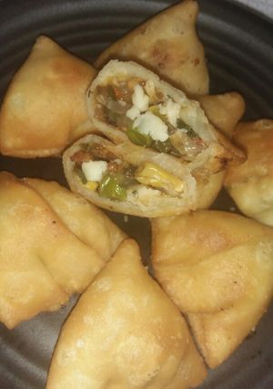 A picture of Cheesy Samosa.