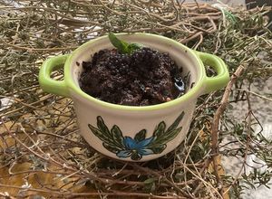 Une photo de 🪹🍃Tapenade olive 🫒 noire herbes 🌿 de Provence🌶️🪻piment oiseau🌶️