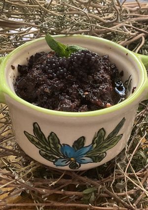 Une photo de 🪹🍃Tapenade olive 🫒 noire herbes 🌿 de Provence🌶️🪻piment oiseau🌶️