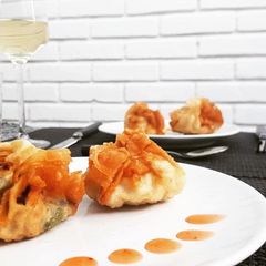 A picture of Crispy wonton trio.