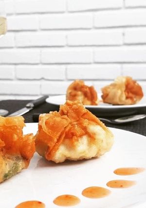 A picture of Crispy wonton trio.