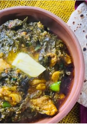A picture of Palak chicken.