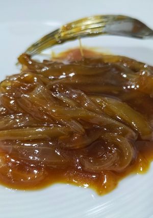 Una foto de Cebolla caramelizada a la naranja semipicante