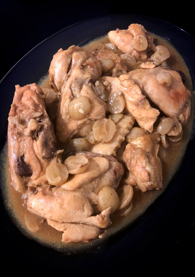 Una foto de Pollo en salsa de uvas y curry