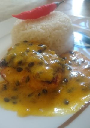 Foto de Salmão grelhado com molho de maracujá