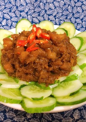 Hình của món Thịt ba chỉ xào mắm ruốc Huế.