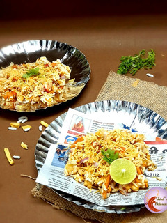 स्ट्रीट स्टाईल भेळ (street style bhel recipe in marathi) रेसिपी चे मुख्य फोटो