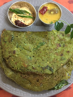 முருங்கைக்கீரை அடை தோசை (Murunkai keerai adai dosai recipe in tamil) செய்முறை முக்கிய புகைப்படம்