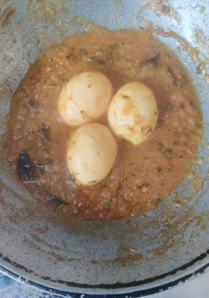 A picture of Egg curry.
