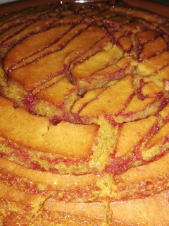 Una foto de Bizcocho de manzana y cereza