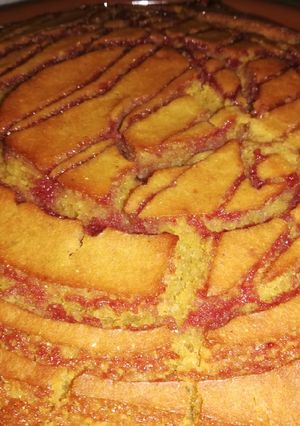 Una foto de Bizcocho de manzana y cereza