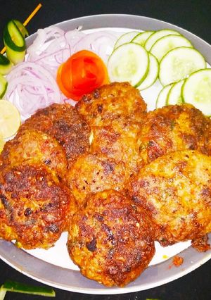 A picture of Kachy qeema ke kabab.