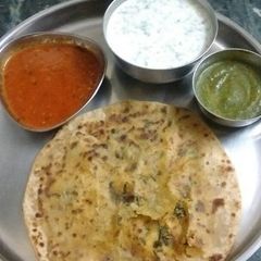 A picture of Methi ka stuff paratha.
