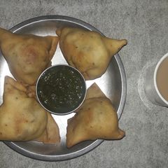 A picture of Noddles somosas.