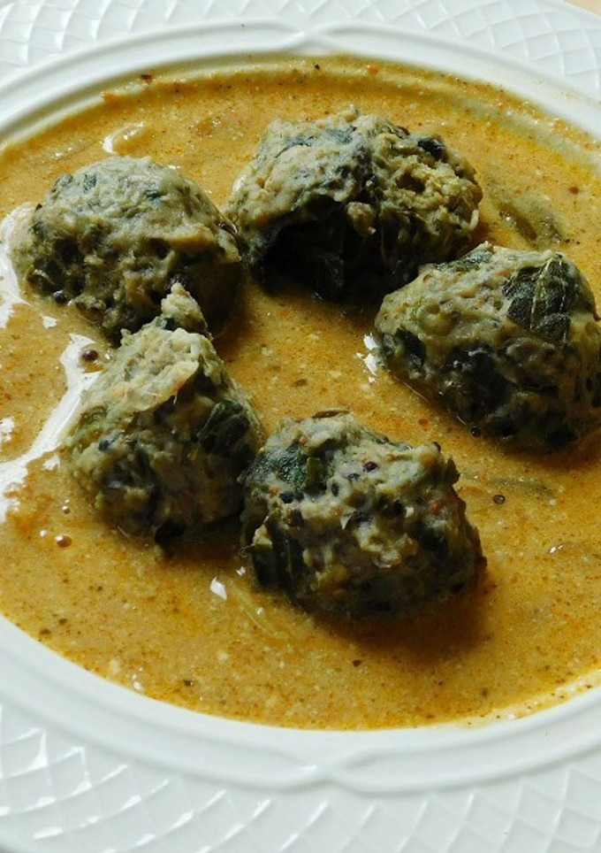 முடக்கத்தான் கீரை உருண்டை குழம்பு(balloon vine curry recipe in tamil) செய்முறை முக்கிய புகைப்படம்