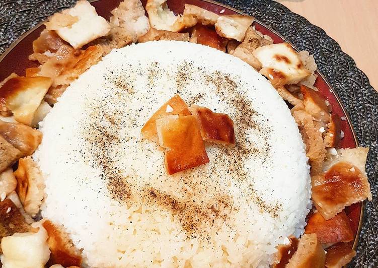 فتة بالمستكة والفلفل الأسود