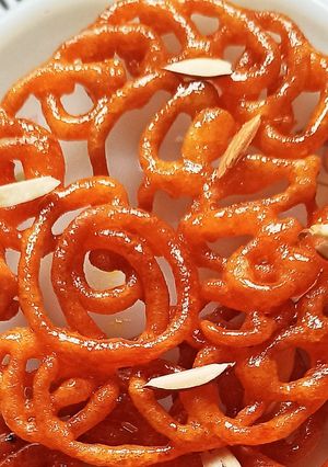 फूल जलेबी (Phool jalebi recipe in hindi) रेसिपी मुख्य फोटो