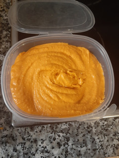 Una foto de Hummus de garbanzos y pimientos del piquillo