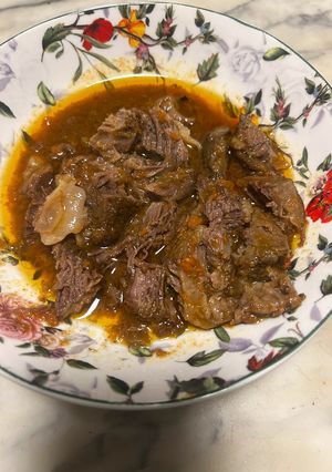A picture of Braised Beef Ribs with Paprika and Beer.