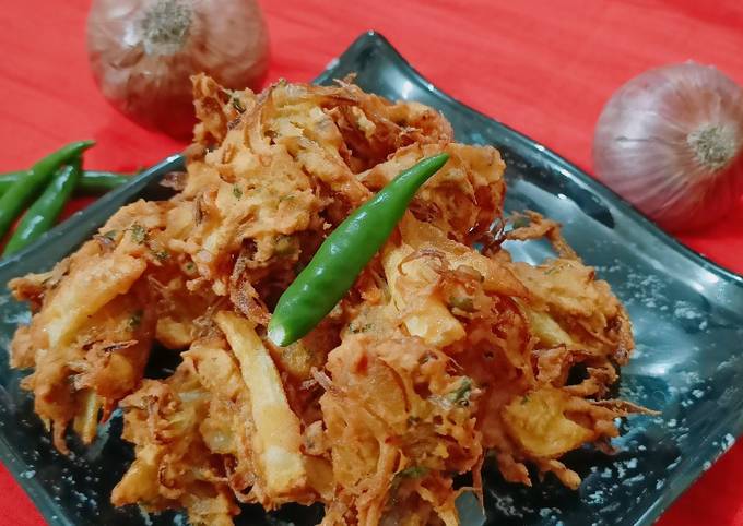 Aalu Aur Pyaj Kee Bhajiya Recipe:  आलू प्याज के टेस्टी और कुरकुरे पकोड़े  