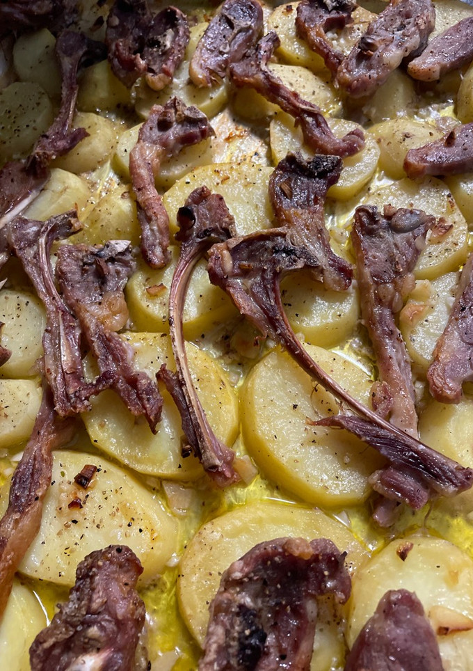 Una foto de Chuletillas de cordero al horno. Estilo Murciano