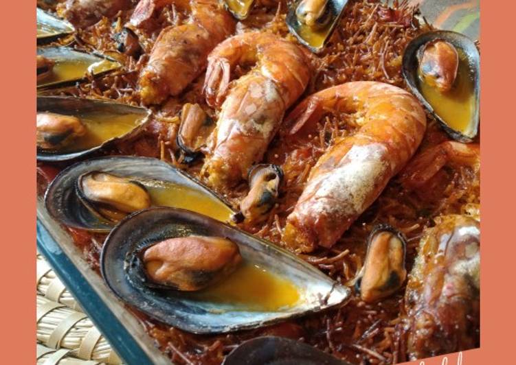 Fideuá con fideos de cabello de ángel al horno