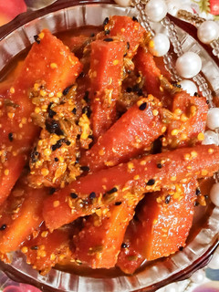 गाजर का खट्टा चटपटा अचार (gajar ka khatta chatpata achar recipe in Hindi) रेसिपी मुख्य फोटो