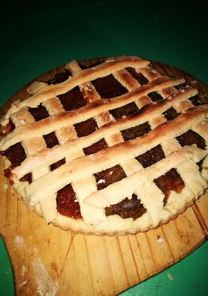 Una foto de Pasta frola mitad membrillo mitad batata
