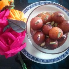 A picture of Gulab Jamun.