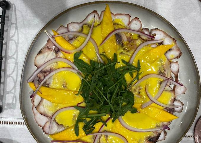 Pulpo con mango y chile