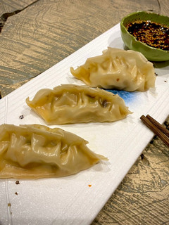 Una foto de Gyozas de cerdo con aliño Gipsy Style