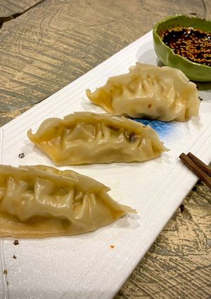 Una foto de Gyozas de cerdo con aliño Gipsy Style