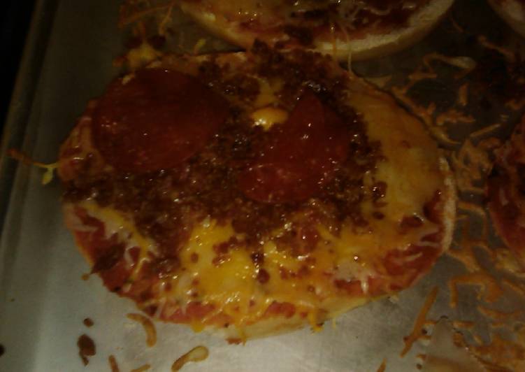 Pizza bagels Pizza bagels