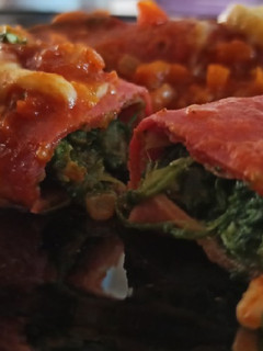 Una foto de Canelones con relleno de espinaca y salsa filetto