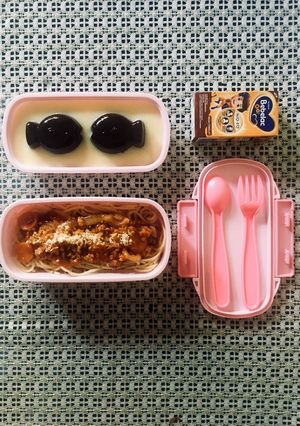 Foto resep Spaghetti bolognese & pudding coklat vla vanila bekal anak