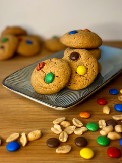 Una foto de Cookies de mantequilla de cacahuete y M&Ms