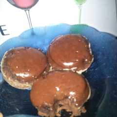 A picture of Kue coklat lumer.