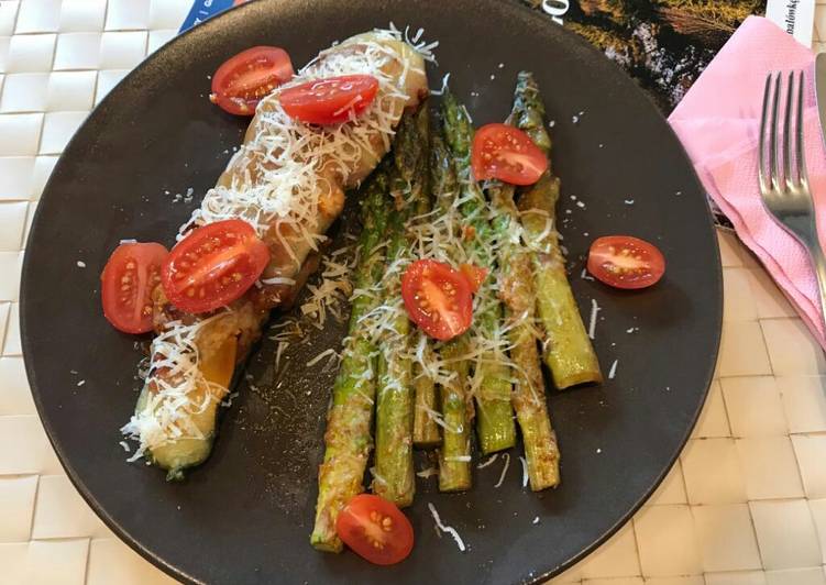 Zucchini stuffed boat &amp; Parmesan Asparagus