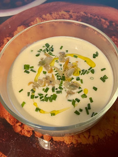 Una foto de Crema tibia de Espárragos con Berberechos (Thermomix)