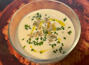 Foto principal de Crema tibia de Espárragos con Berberechos (Thermomix)