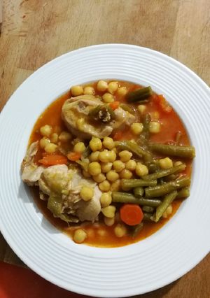 Una foto de Potaje de Garbanzos y Conejo (listo en 20 min)