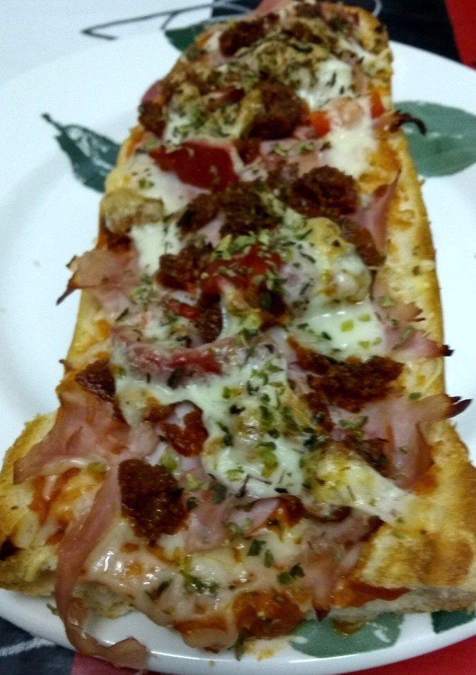 Una foto de 🍕 Tosta de jamón y chorizo