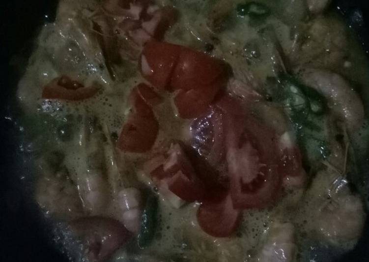 Langkah memasak Udang tumis Belimbing wuluh gurih