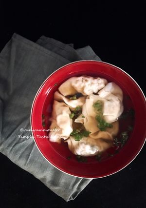 A picture of Chinese wanton (soup based, but available to make it pan fried).