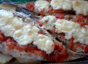 Una foto de Merluza al horno con papas y verduras