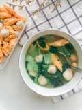Sup Sayur Bening isi Bakso Ikan & Fukien