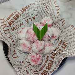 A picture of Klepon Merah Putih.