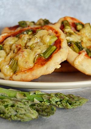 Zdjęcie przepisu Pizzerinki ze szparagami.