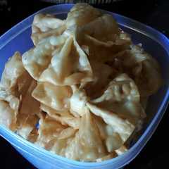 A picture of Pangsit pita.