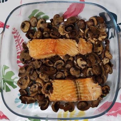 Salmón con champiñones ? Receta de ISA- Cookpad